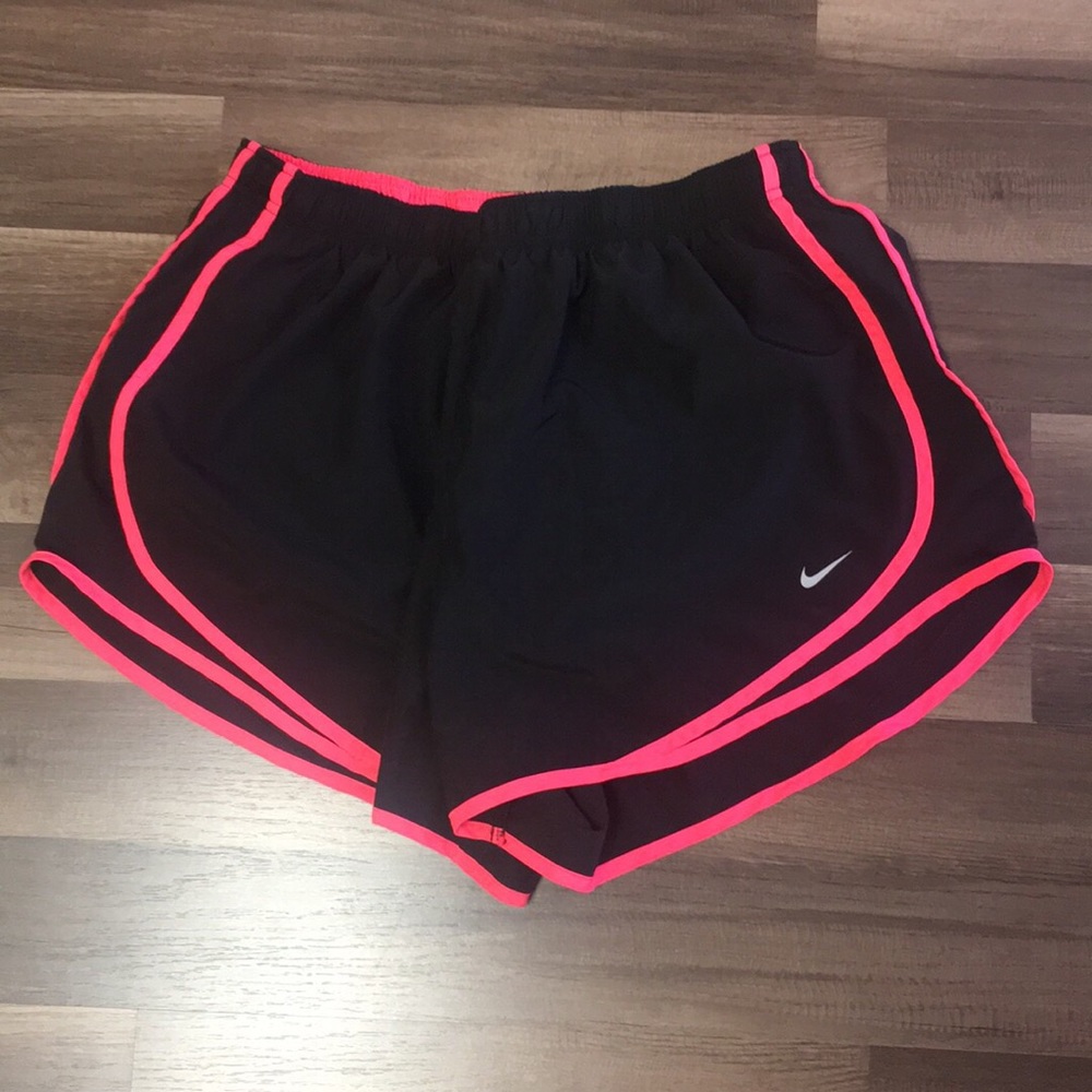 Nike Women’s Plus Dry Tempo Shorts Black/RacerPink